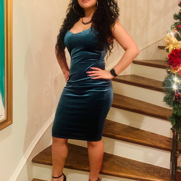 Woman dress - Picture 5 of 5